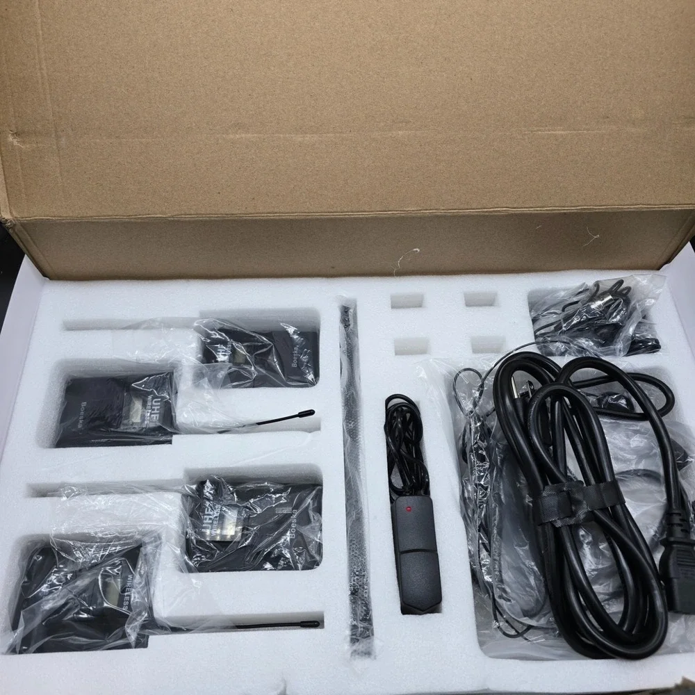 Boeska Wireless Microphone System 4‎ Channel UHF 4 Lavalier Lapel Headset